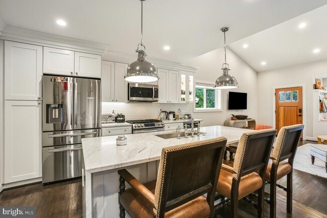 Building Photo - 8706 Sundale Dr