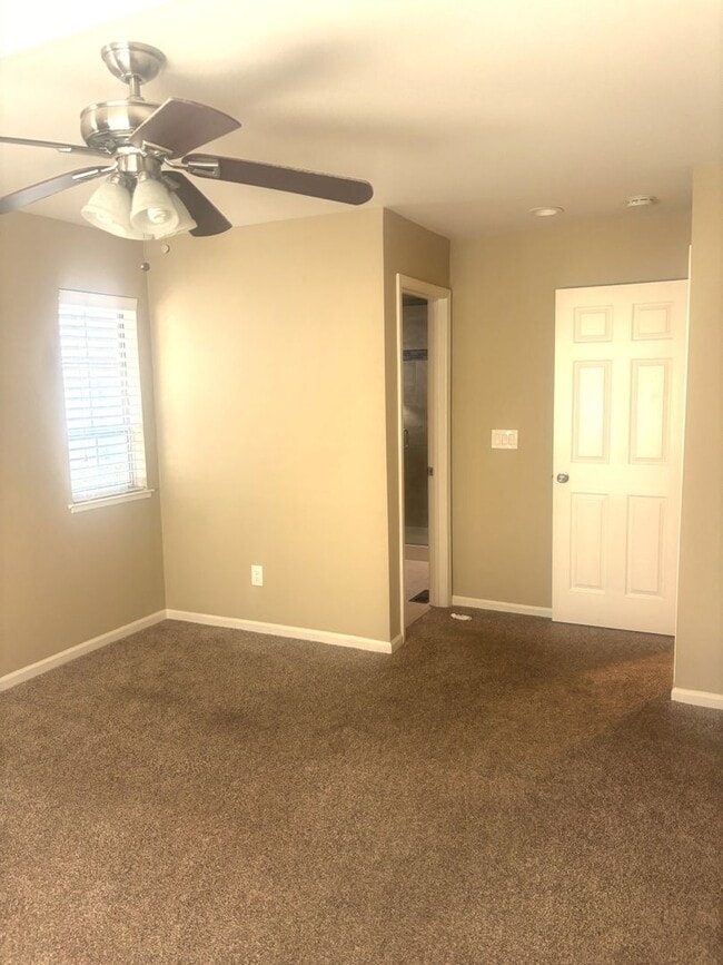 Building Photo - Beautiful 3-Bedroom Condo with Private Out...