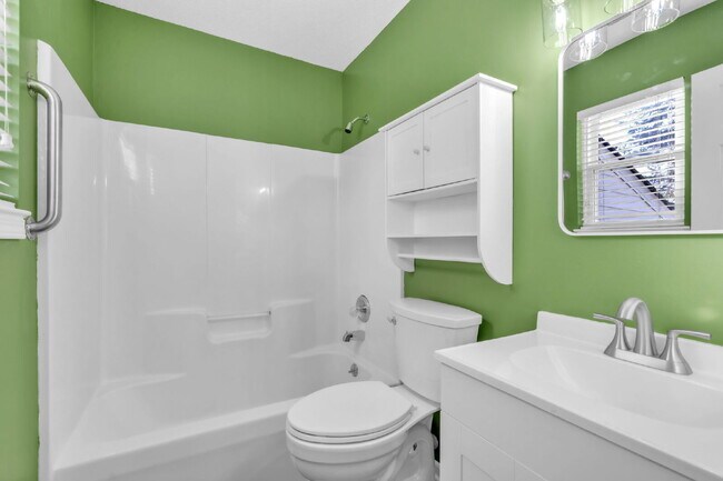 Building Photo - 3BR/2BA Cul-de-Sac Retreat Minutes from Downtown..Fenced Yard & Deck! $2100/mo rent