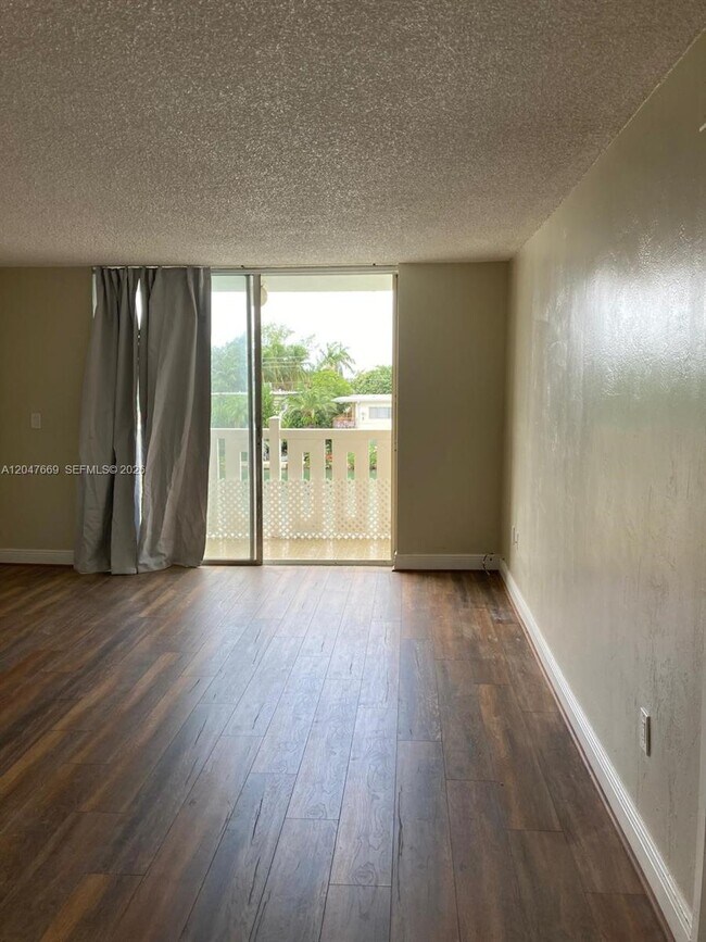Building Photo - 7900 Tatum Waterway Dr