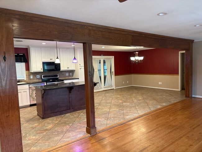 Building Photo - 718 Joryne Dr