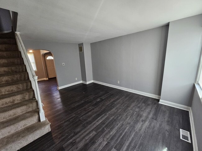 Building Photo - 2 Bedroom/ 1.5 Baths in Bel Air Edison