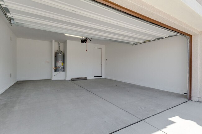 Building Photo - Seasons at Villago, Casa Grande, AZ, Beaut...
