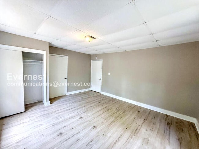 Building Photo - 708 Bell St