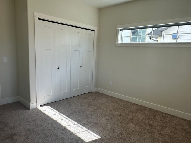 Building Photo - 3 Bedroom 2 Bath home on the west end!