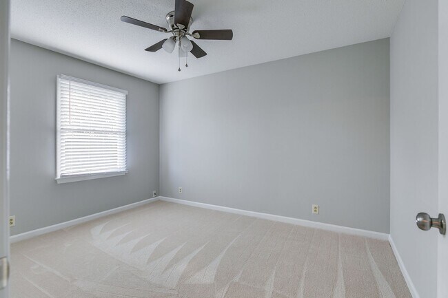 Building Photo - Beautiful Two Bedroom Columbia Duplex – Mi...