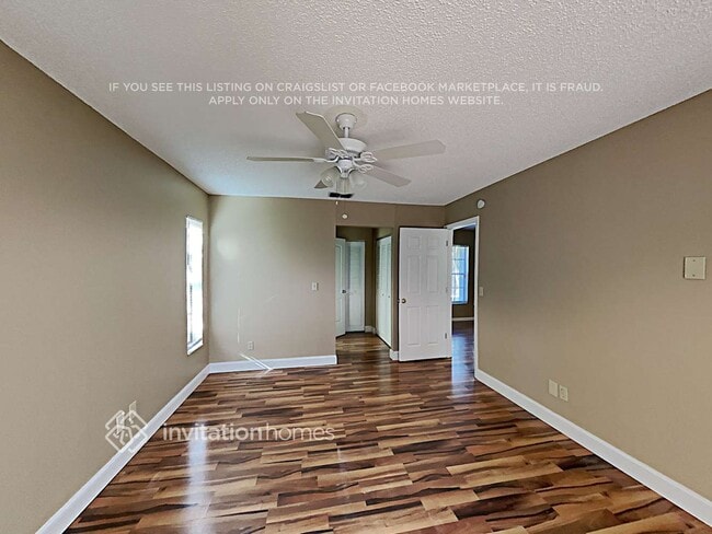 Building Photo - 3040 Oak View Dr