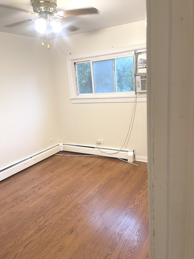 Building Photo - 1240 W Farwell Ave