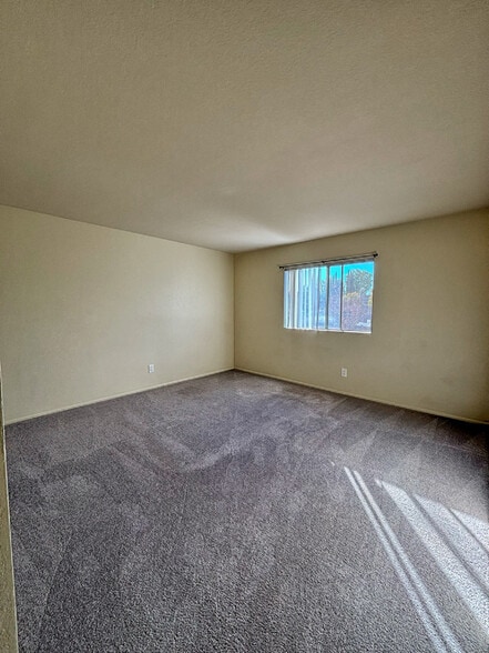 Building Photo - 126 W Electric Ave