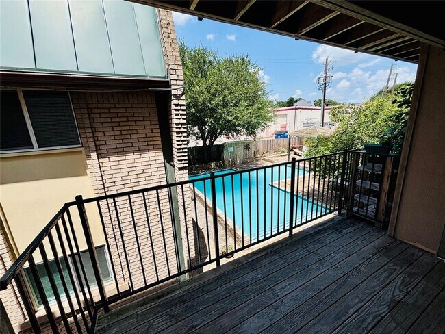 Building Photo - 2600 Penny Ln