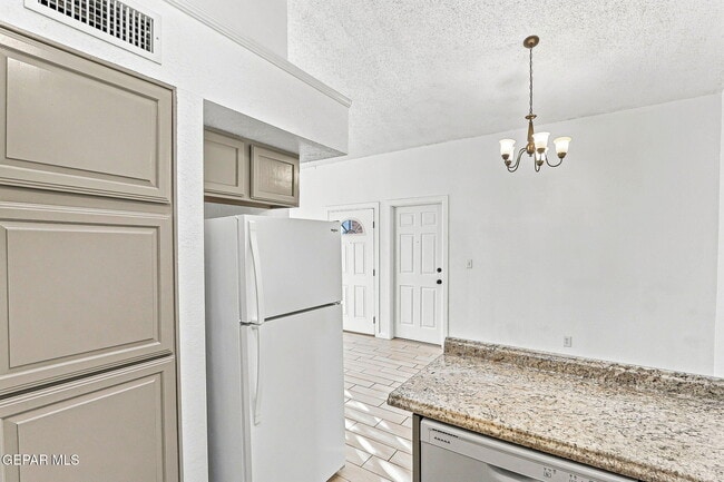 Building Photo - 204 Cutlass Dr