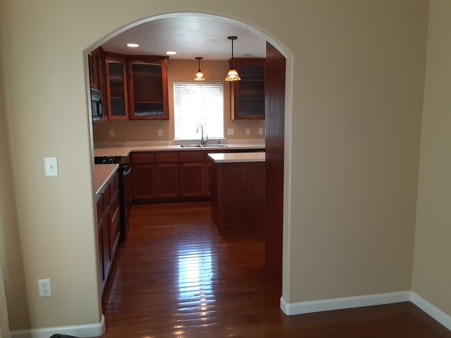 Building Photo - 657 Spring Valley Dr