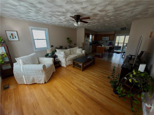 Building Photo - 6 Wilson St