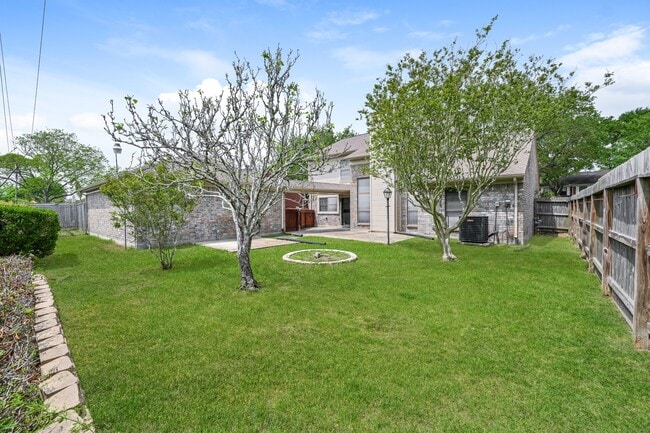 Building Photo - 2017 Spinnaker Dr