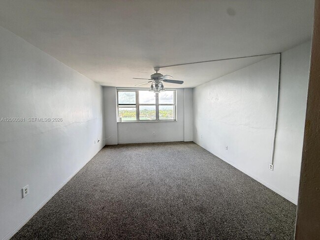 Building Photo - 5825 Collins Ave