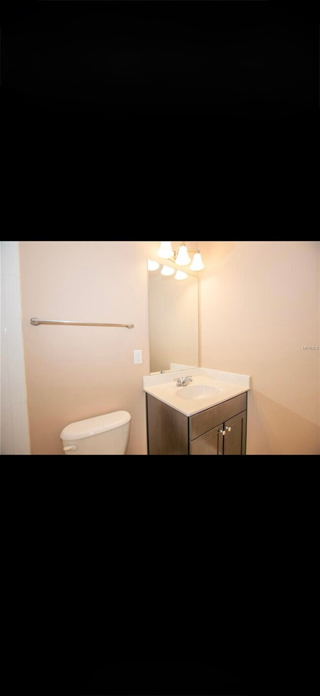 Building Photo - 649 Hangnest Ln