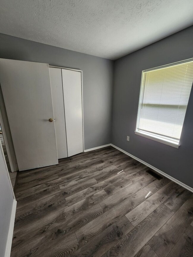 Building Photo - Beautiful 3 Bedroom 1 Bathroom Home