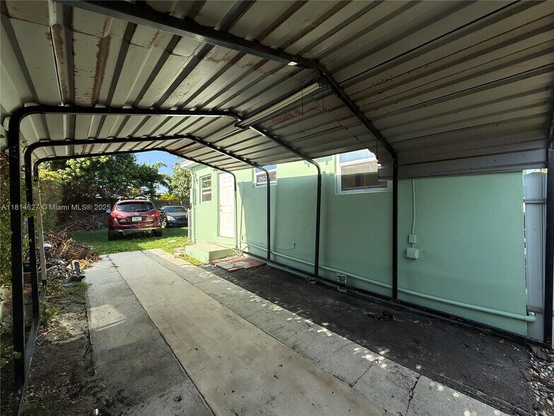 Building Photo - 1141 NE 154th Ter