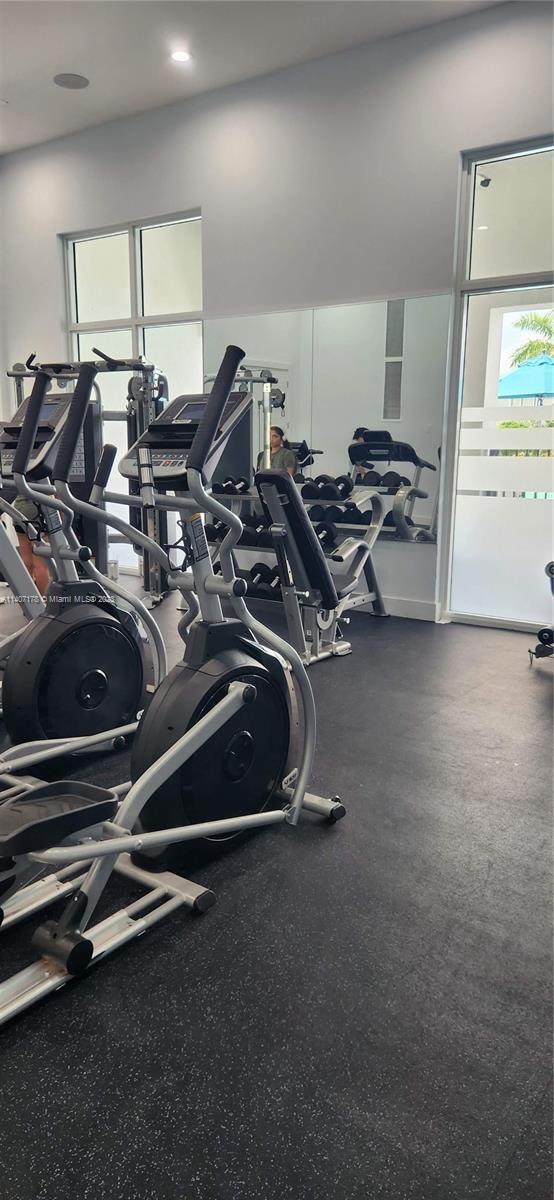 Building Photo - 2708 SE 15th Ct