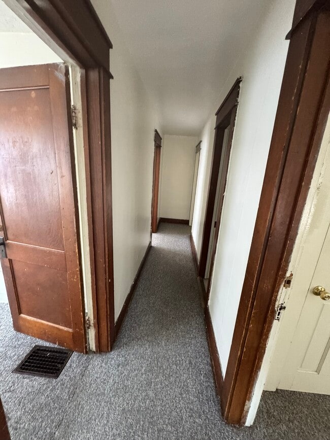 Building Photo - 501 E 1st St