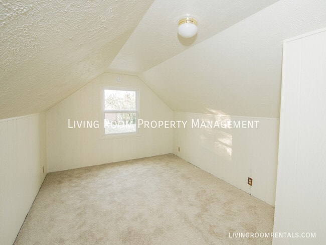 Building Photo - 3740 SE Tibbetts St