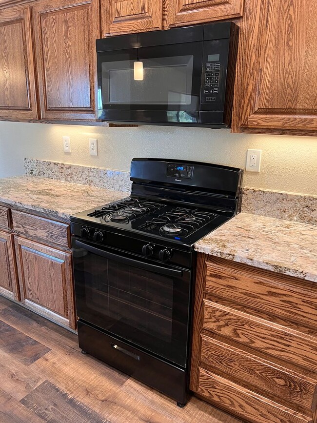 Building Photo - 4-bedroom home in Fallon