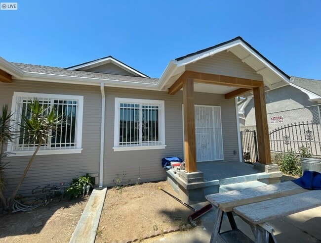 Building Photo - 1167 N Berendo St