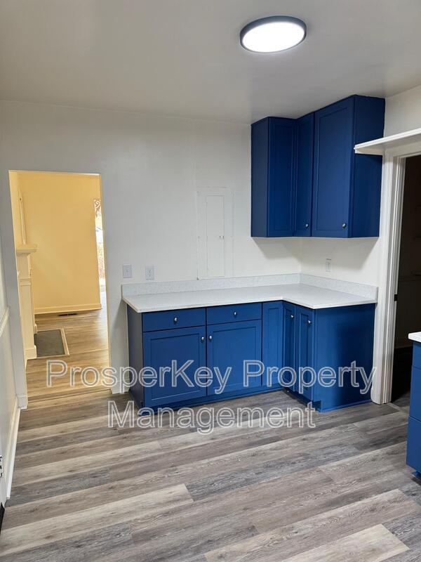 Building Photo - 2112 41st St