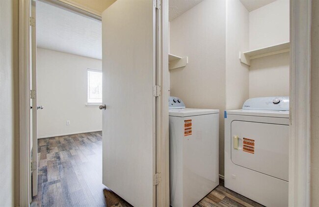 Building Photo - 2650 Daryns Landing Dr
