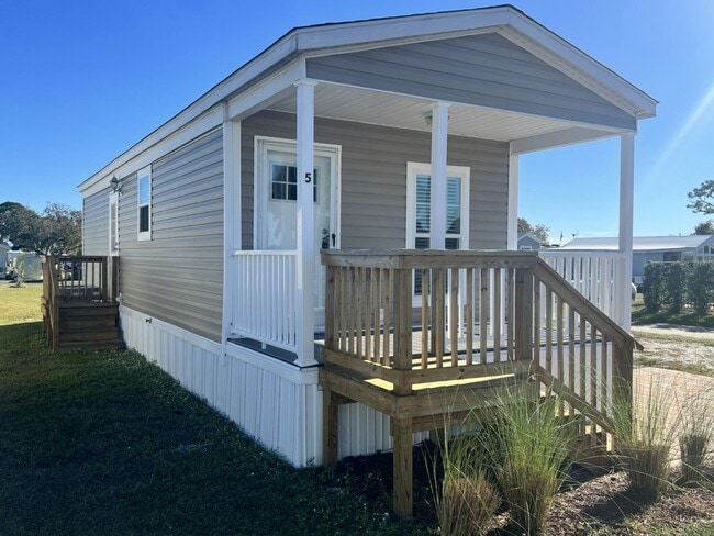 Building Photo - 5 Albert St