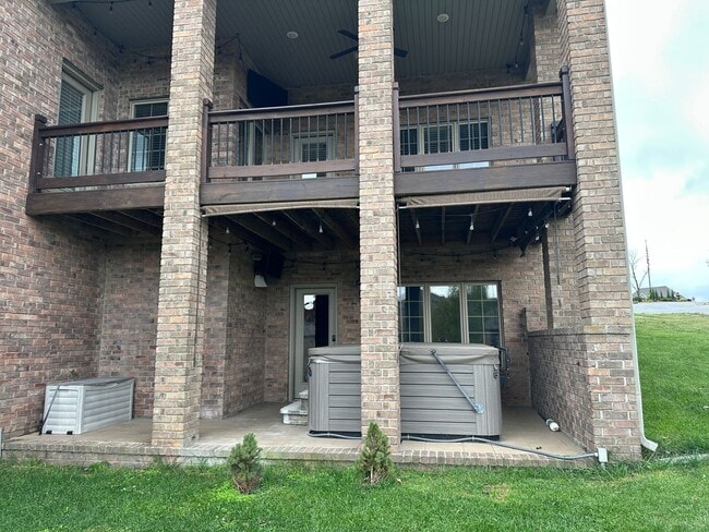 Building Photo - LEASE TODAY!!