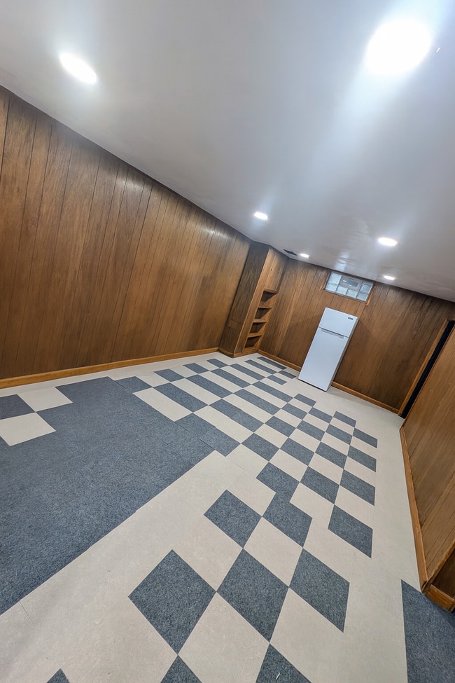 Building Photo - Rutland Ave