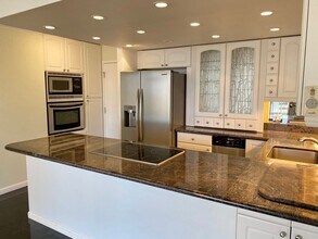Building Photo - Renovated 1BR/1BA in Waikiki – Steps from ...