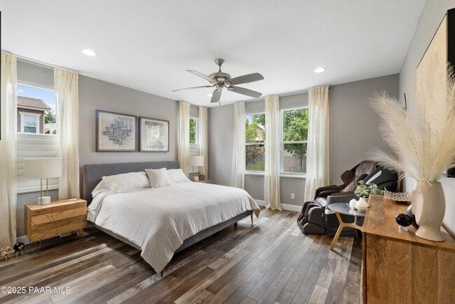 Building Photo - 1465 Varsity Dr