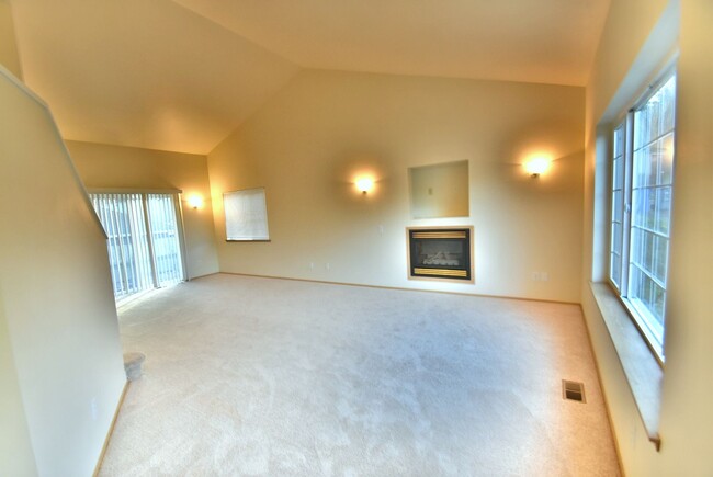 Building Photo - 3bd/3.5ba Lake Forest Park Home