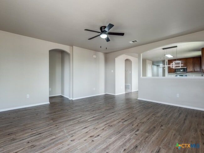 Building Photo - 204 Pine Arbol