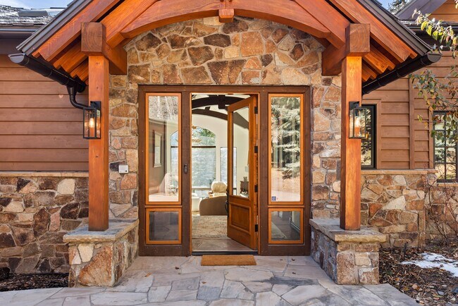 Building Photo - 875 Horse Ranch Dr