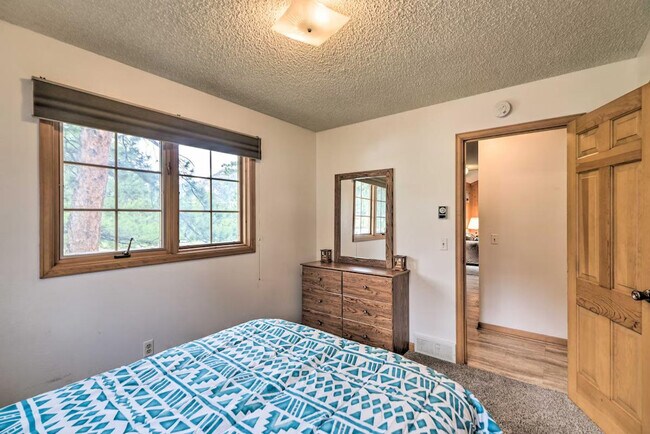 Building Photo - 2334 Carriage Dr