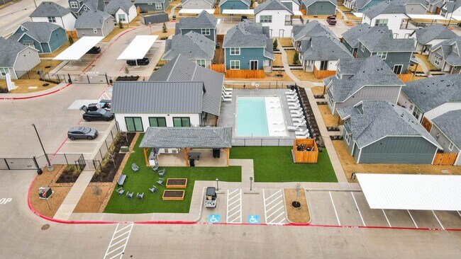 Building Photo - 10120 Conover Cmns Cir