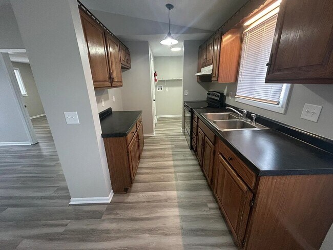 Building Photo - Updated 3 Bed / 2 Bath Home – Council Bluffs – $1,495/mo