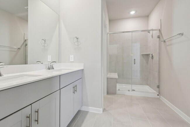 Building Photo - 567 Avisa Dr