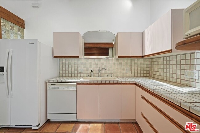 Building Photo - 3460 Angelus Ave