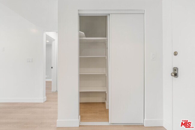 Building Photo - 6275 Canterbury Dr