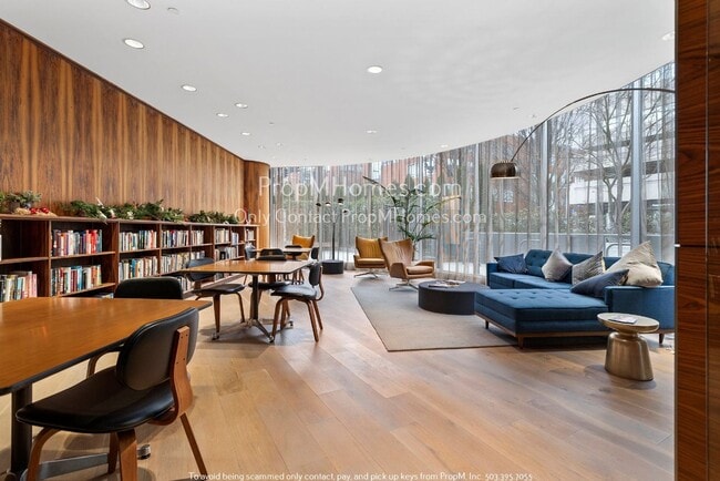 Building Photo - Luxurious Two Bedroom High-Rise Living at the Portland Plaza!