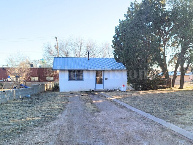 Building Photo - 1017 W 14th Ln