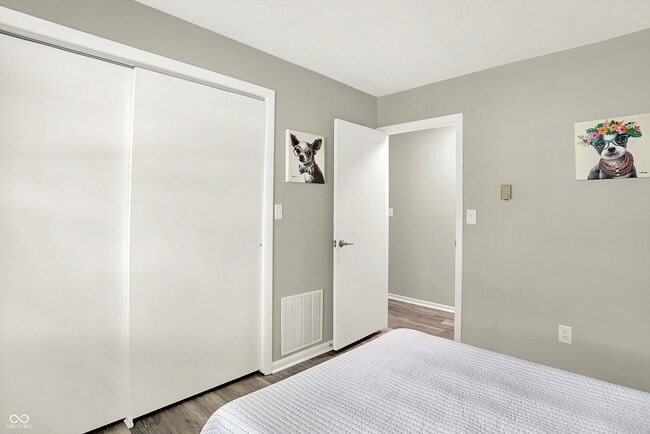 Building Photo - 303 E 4th St