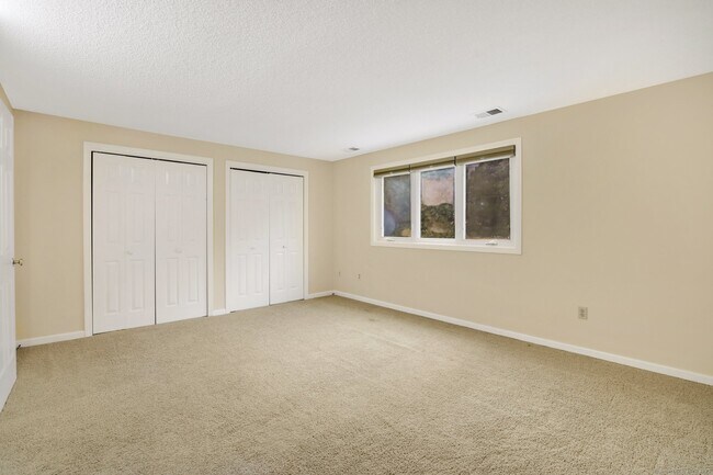 Building Photo - 94 Oak Ridge Dr