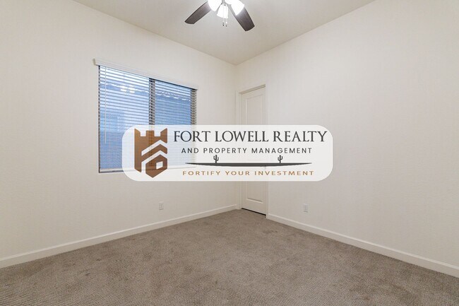 Building Photo - 3 Bedroom, 2 Bath Home near South Mountain!!