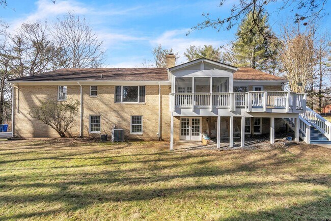 Building Photo - 8616 Chateau Dr