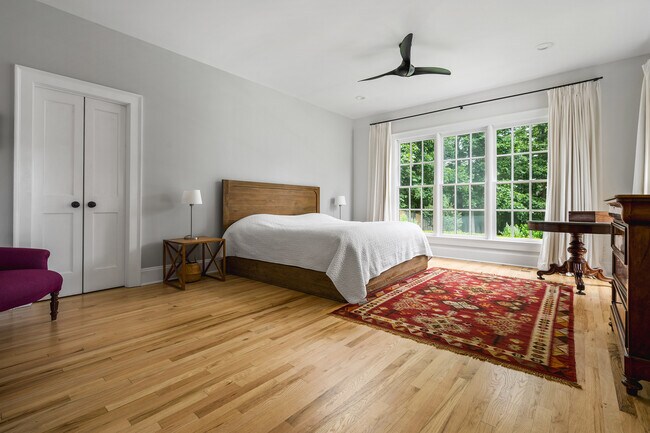 Building Photo - 1280 Becket Dr NE